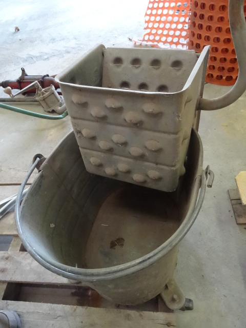 Mop bucket