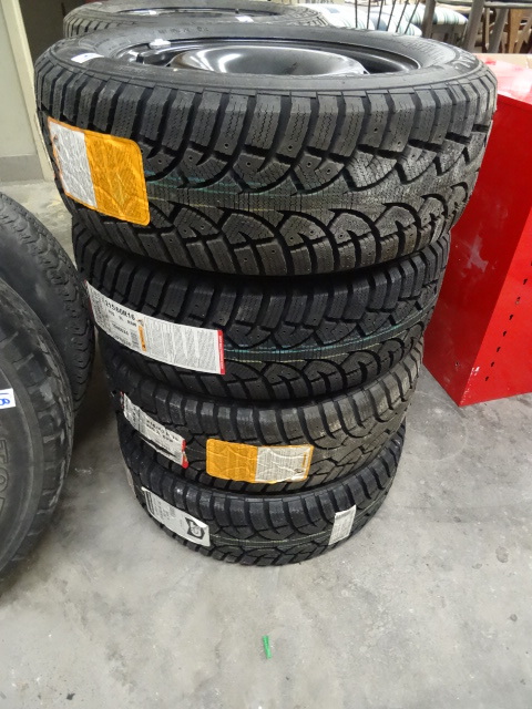General Tire Altimax Arctic 21560R16