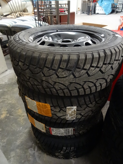 General Tire Altimax Arctic 21560R16