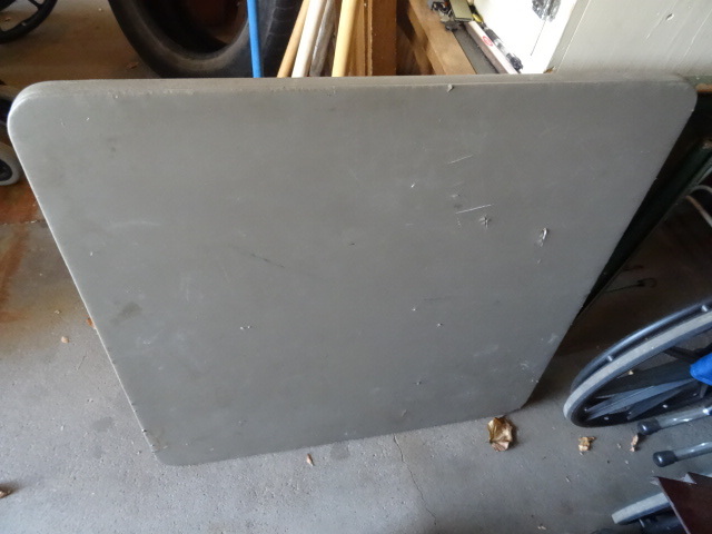 2 Folding Tables