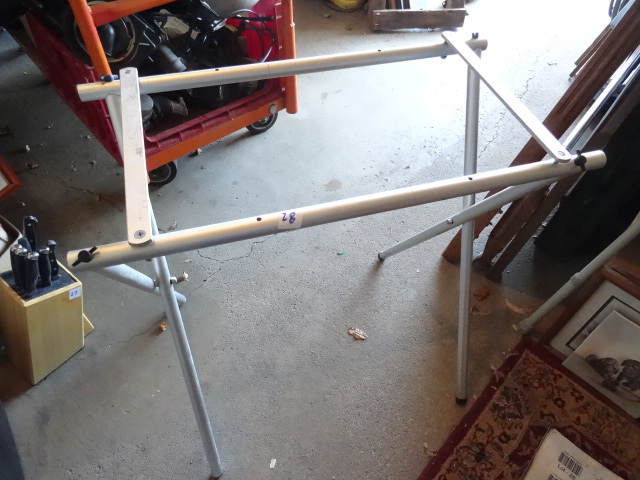 Aluminum Fold Up Stand