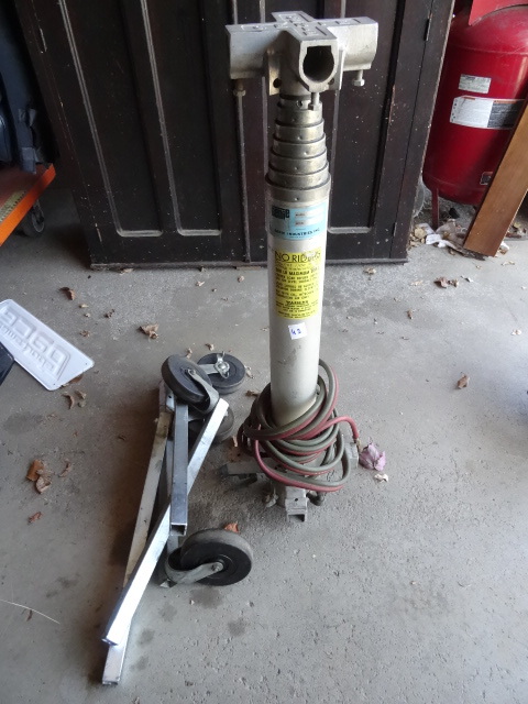 500 Lb. Genie Hoise Model 2012