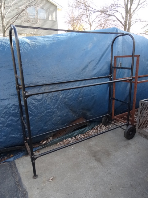 Metal   Rack on Wheels