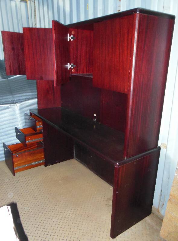 lot 8 image: Office Desk with Hutch  Credenza