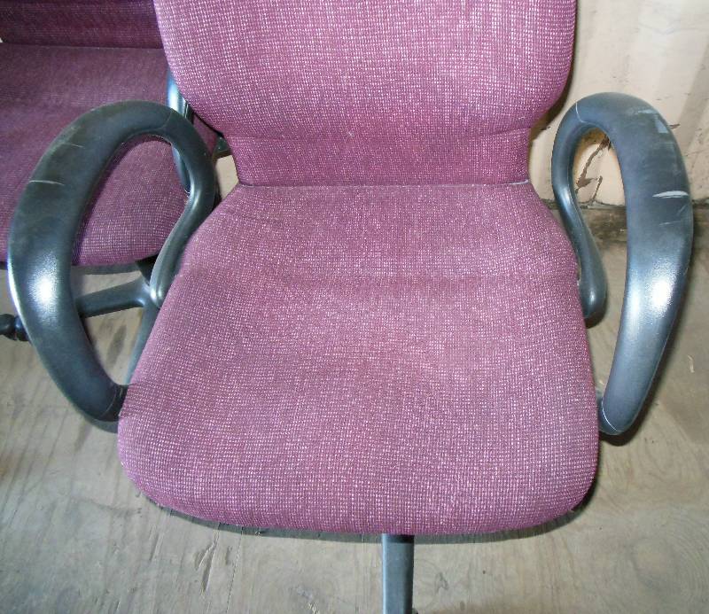 lot 9 image: Four Steelcase Office Desk Chairs