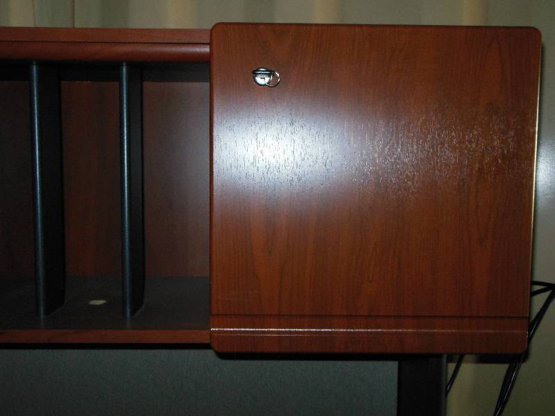 lot 13 image: Bush Office Desk and Hutch with Key