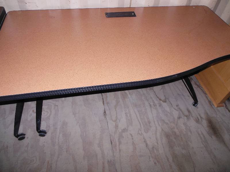 lot 18 image: Rolling 5 Work Desk by Falcon