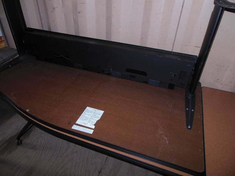 lot 21 image: Rolling 5 Work Desk by Falcon