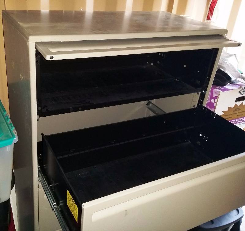 lot 22 image: HAWORTH 5 Drawer Lateral File Cabinet with Key.