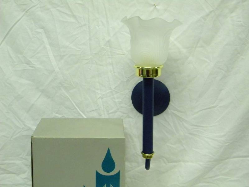 lot 198 image: Partylite Raemore Wall Sconce
