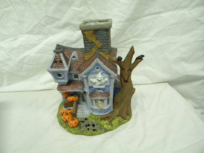 lot 201 image: Partylite Ghostly Tealight House