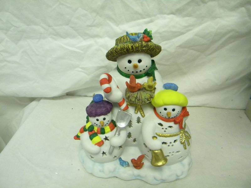 lot 202 image: Partylite Snowball Tealight Holder