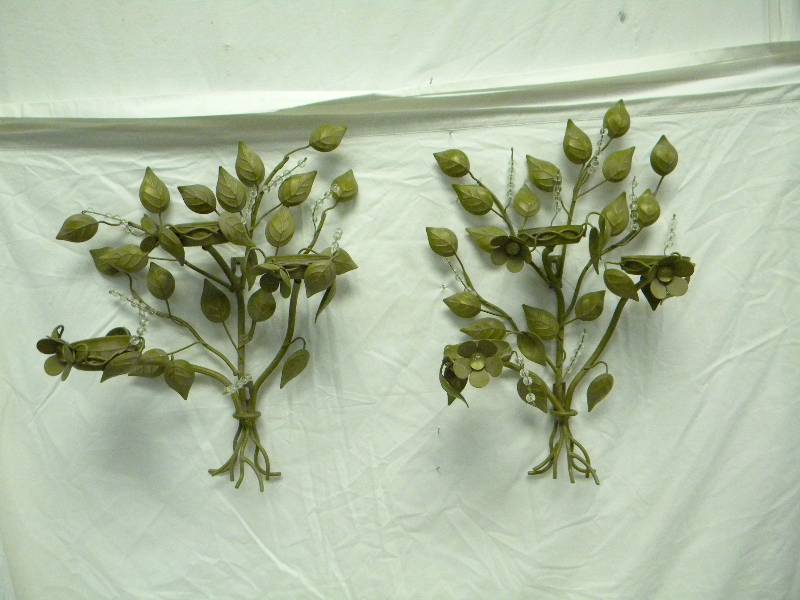 lot 205 image: Partylite Tiered Wall Decor