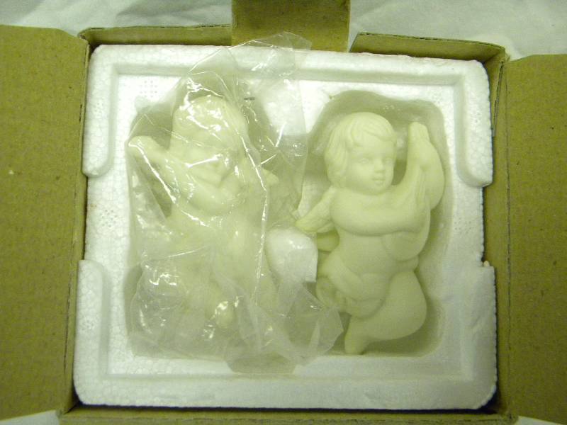 lot 220 image: Partylite Cherub Candle Followers
