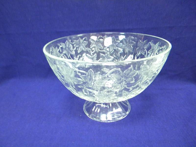 lot 243 image: Princess House Punch Bowl