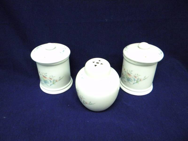 lot 253 image: Princess House Porcelain Canisters