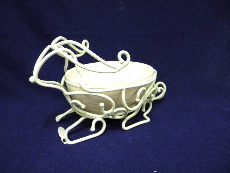 lot 283 image: Princess House Bunny Candy Dish