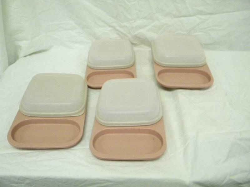 lot 294 image: Tupperware Travel Meal Trays