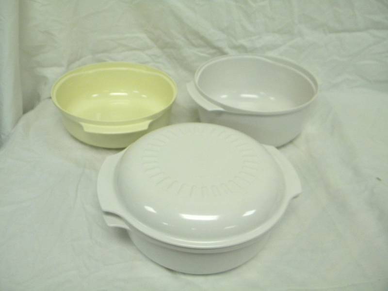 lot 296 image: Tupperware Cookware