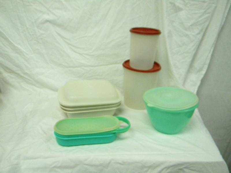 lot 300 image: Tupperware Container Lot
