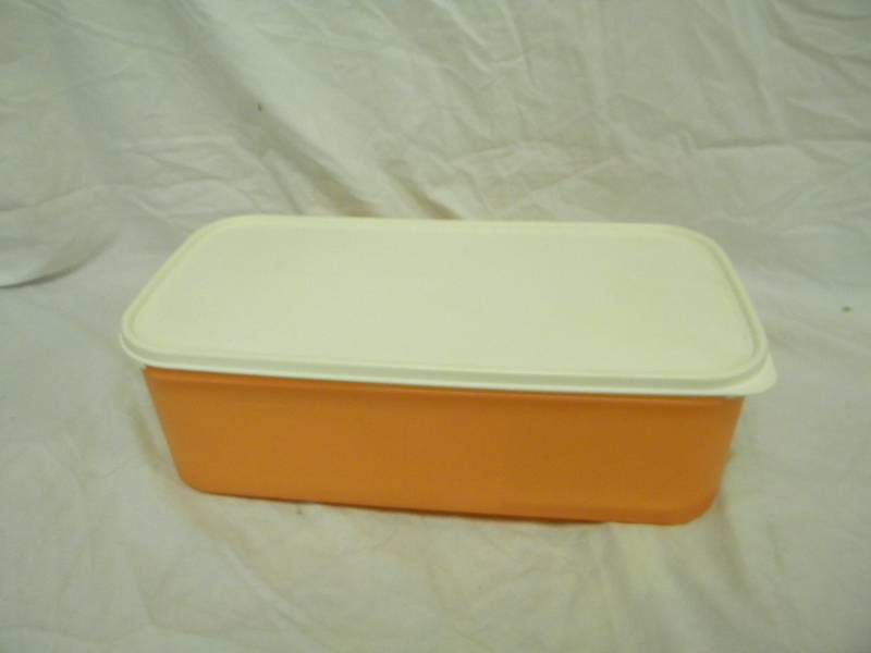lot 307 image: Tupperware Container With Strainer