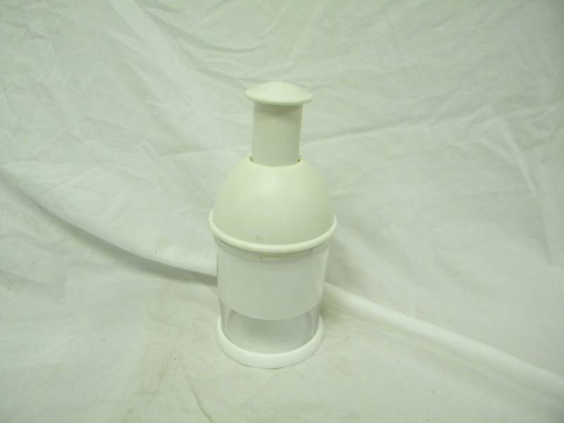 lot 310 image: Tupperware Hand Chopper