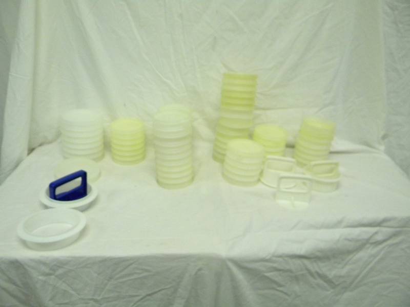 lot 317 image: Tupperware Patty Press Lot