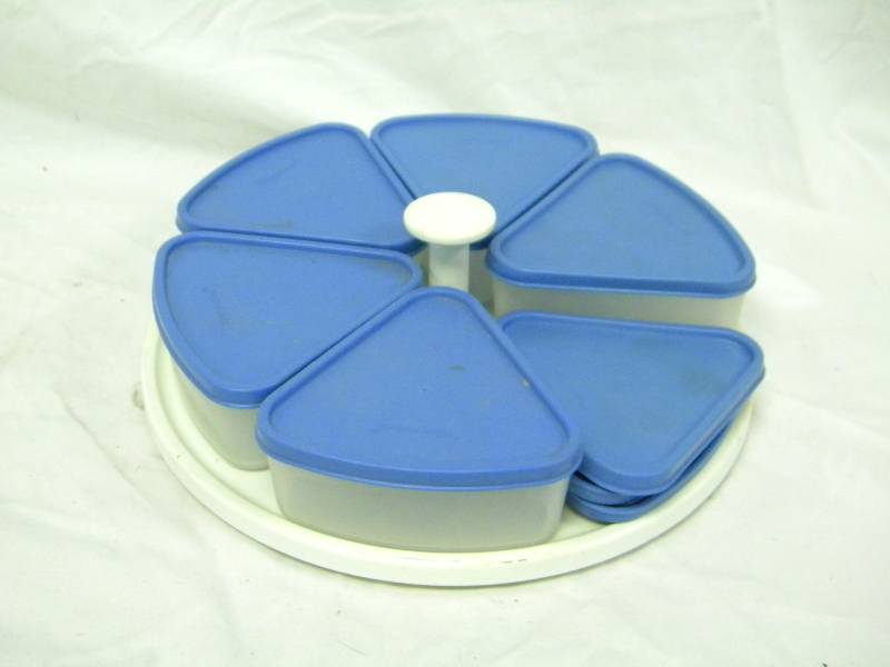 lot 323 image: Tupperware Lazy Susan
