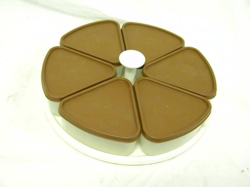 lot 324 image: Tupperware Lazy Susan