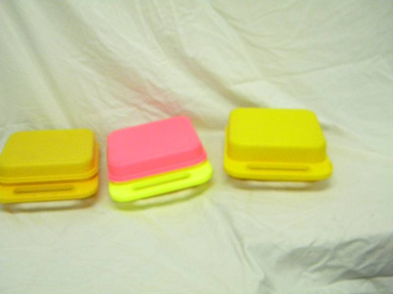 lot 327 image: Tupperware Lunchbox Lot
