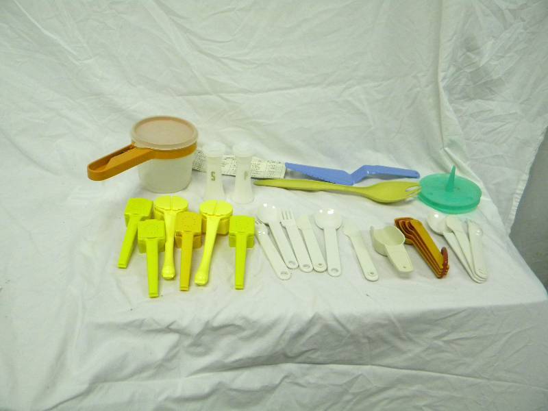 lot 331 image: Tupperware Kitchen Gadgets Lot