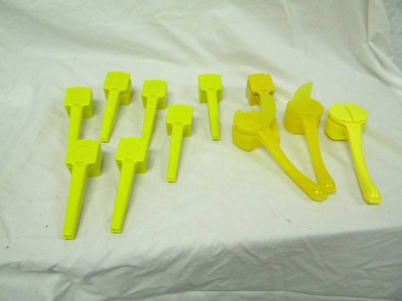lot 332 image: Tupperware Garlic Press Lot