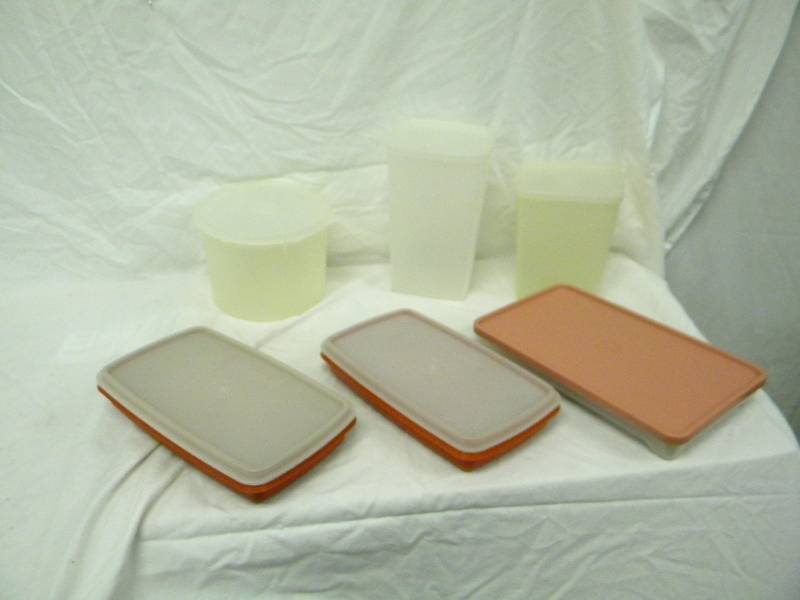 lot 336 image: Tupperware Container Lot