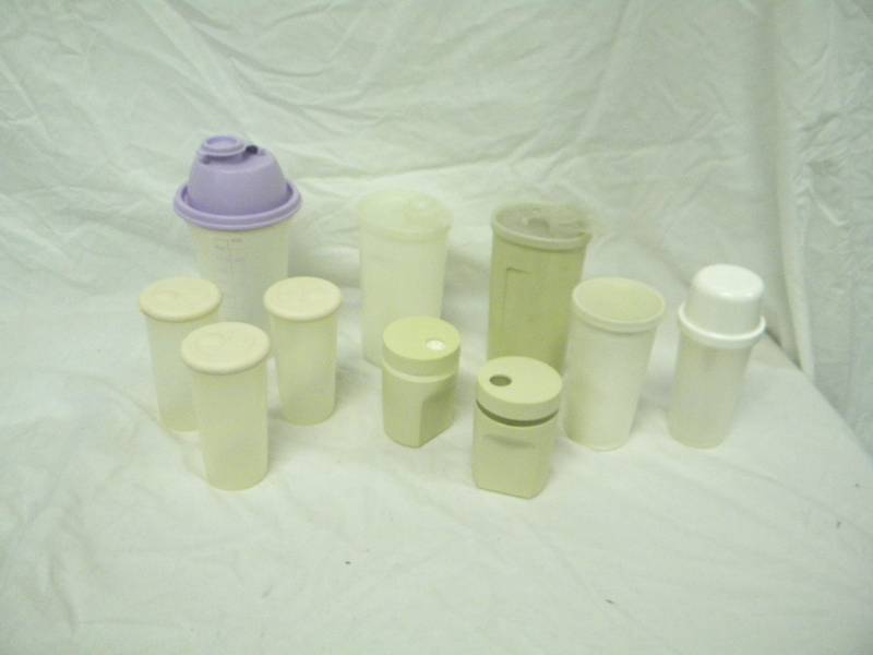 lot 340 image: Tupperware Lot of Containers