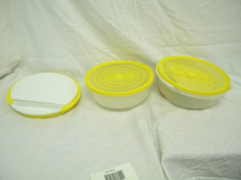 lot 344 image: Tupperware Combo Bowl Lot