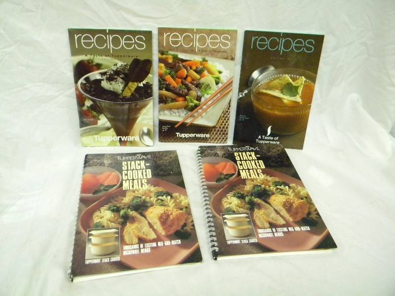 lot 352 image: Tupperware Recipe Book Lot