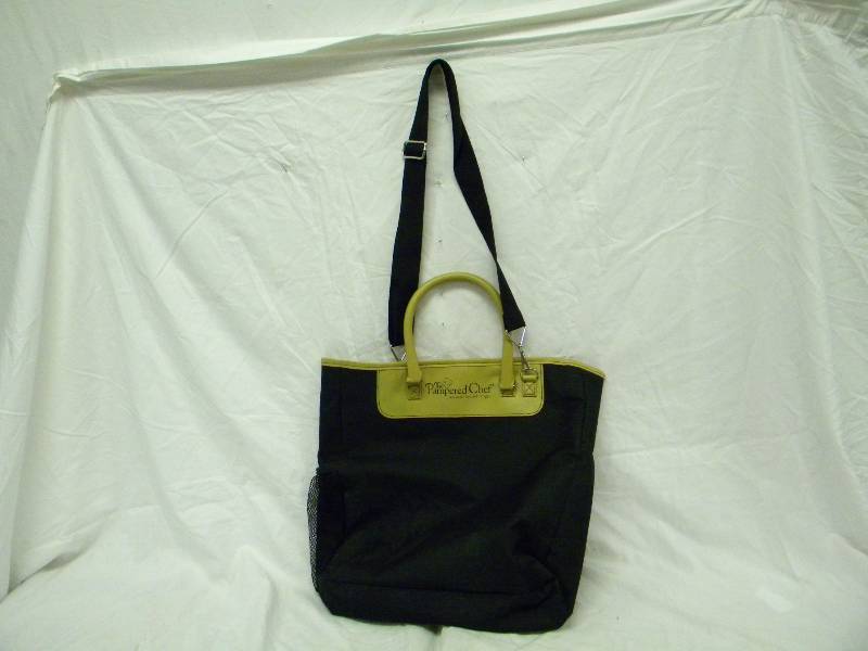 lot 362 image: Pampered Chef Consultant Tote