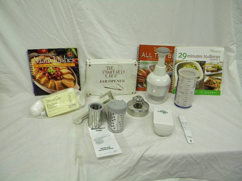 lot 370 image: Pampered Chef Lot