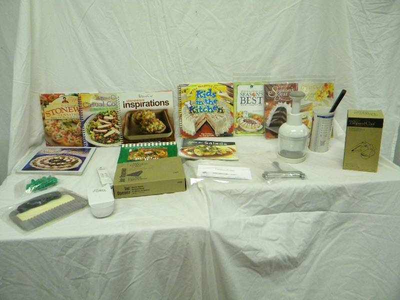 lot 375 image: Pampered Chef Lot