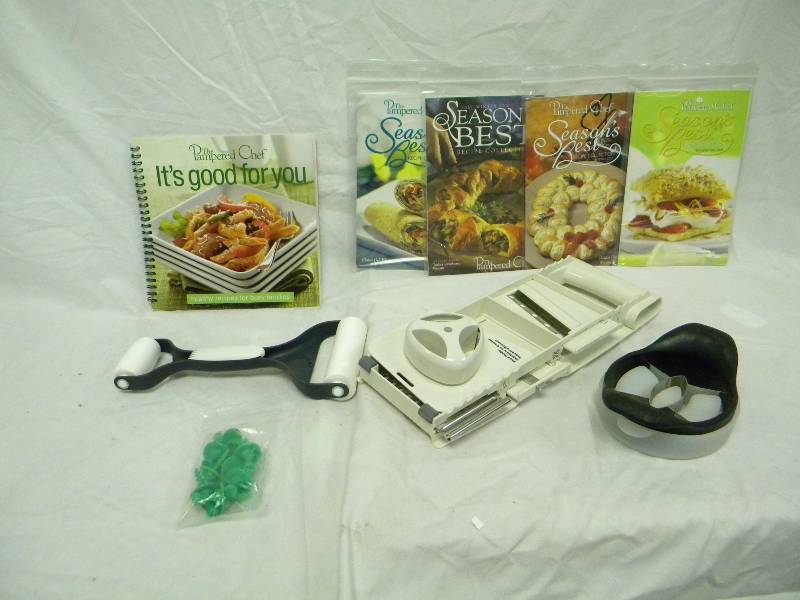 lot 381 image: Pampered Chef Lot