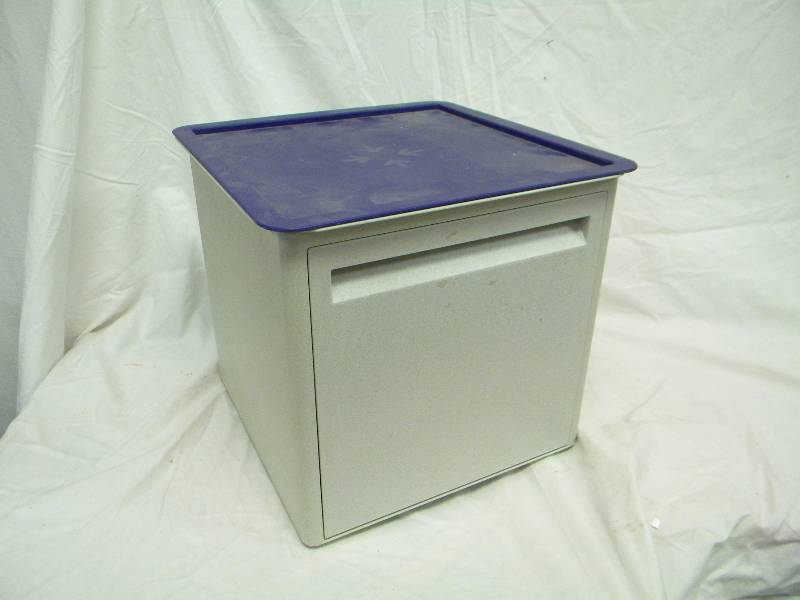 lot 390 image: Storage Box