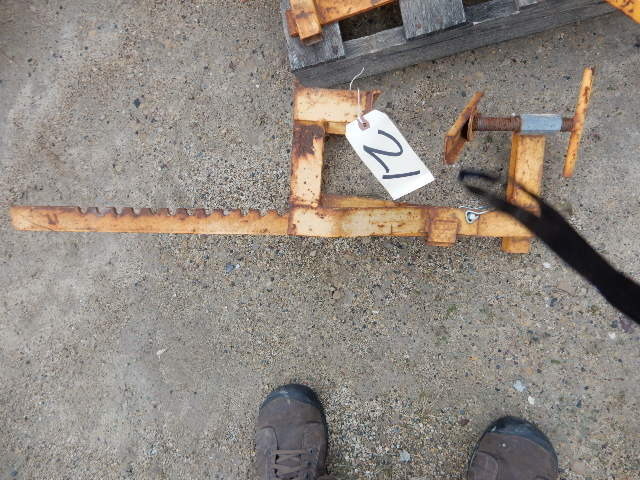 5 Clamps of Some type.. Not sure what they are.. See pictures and bid accordingly