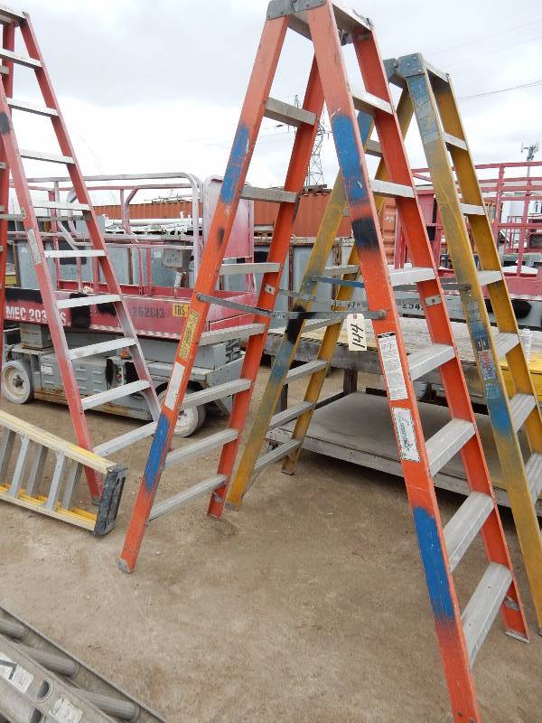 Louisville Step ladder, 8 Ft Fiber Glass