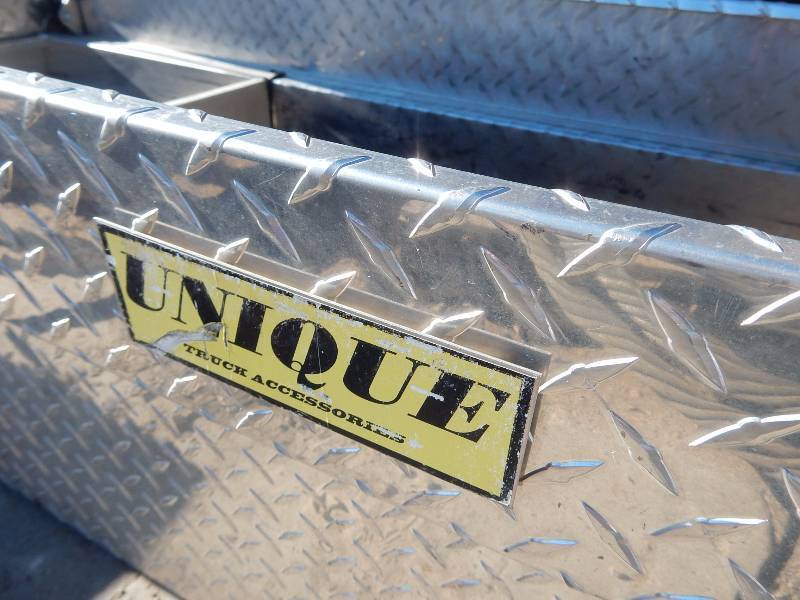 Aluminum Tool box.. No keys, but latches work well