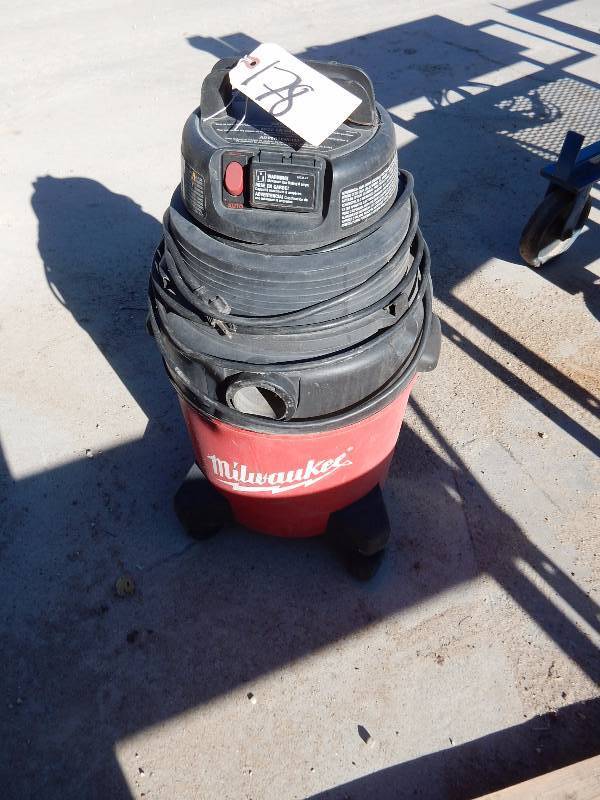 Milwaukee wetdry vac.. No hoses