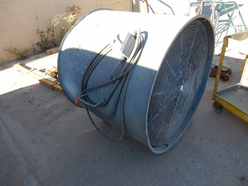 Large free standing fan.. 38in diameter x 35in deep.. Untested