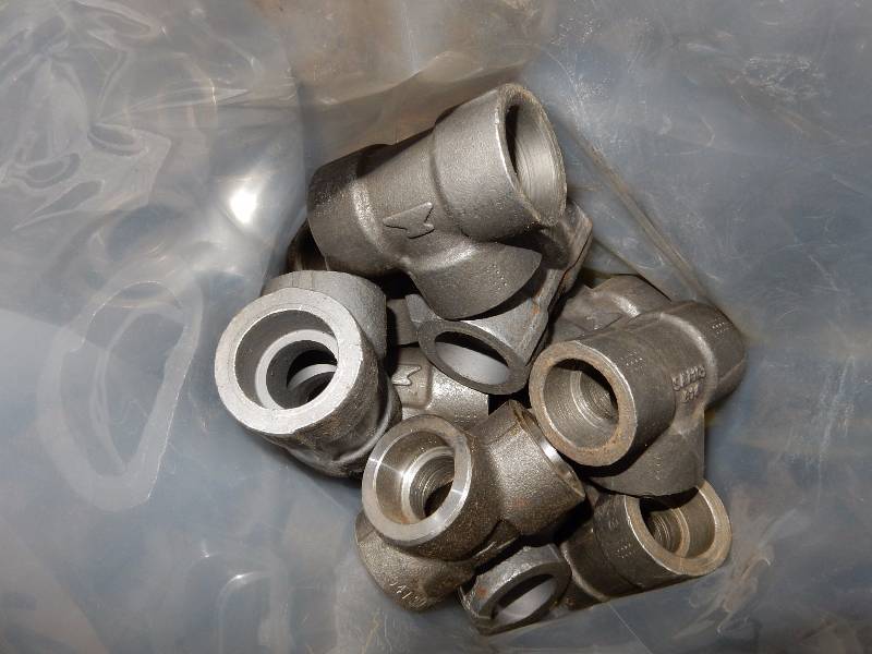 Mostly unthreaded 34in Ts 45deg, 90 deg joints.. Some not threaded