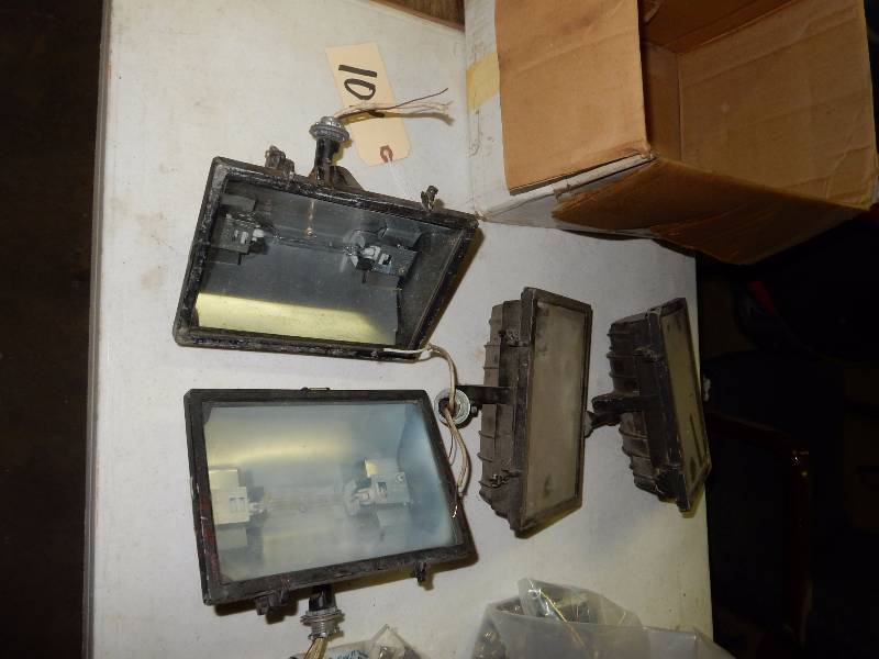 4 halogen light fixtures. .Untested