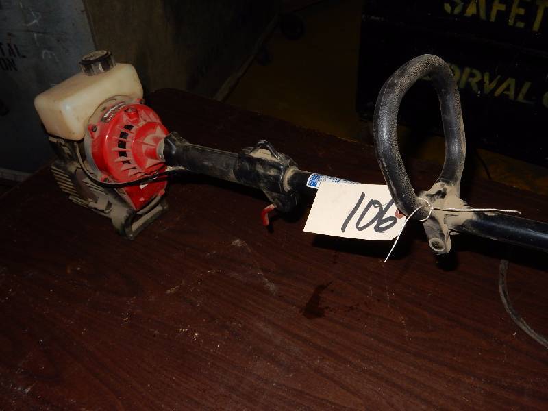 YARD Machine, 31 CC Y28  17in gas trimmer.. Needs recoil wound and a rope.