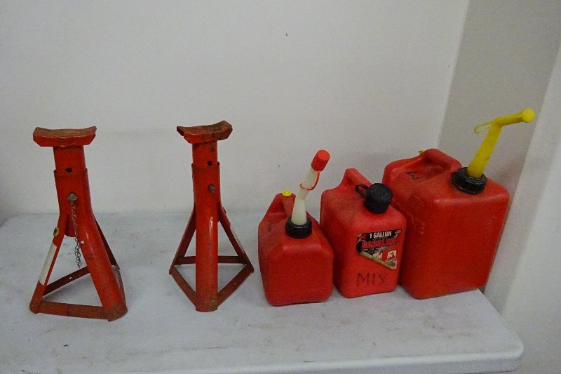 Jack stands